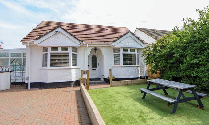 Llanasa Cottage | Pet-Friendly Branwen Cottage with Oceanfront Views
