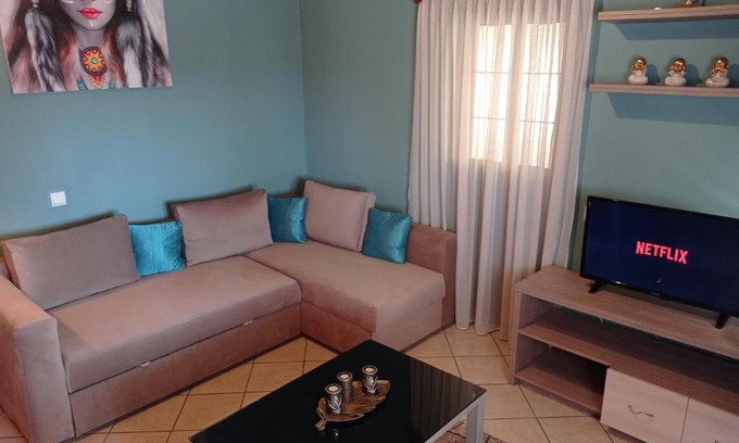 Vartholomio Apartment | Bratis House: Family-Friendly Retreat with 9.4 Guest Rating