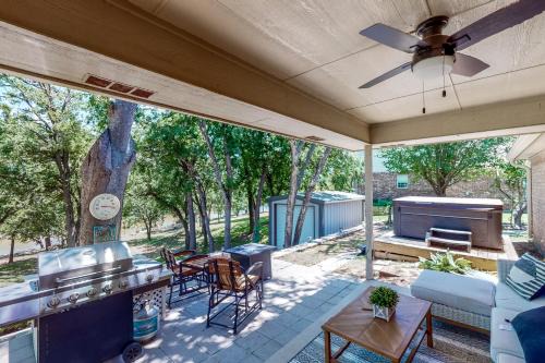 Glen Rose House | Experience Brazos de Dios: Family-Friendly with Hot Tub