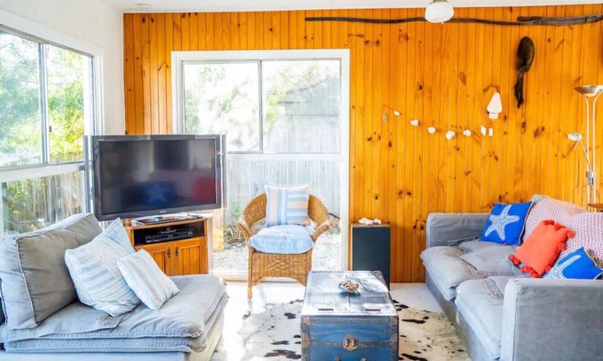 Breamlea House | Guest Rated 10/10: Blissful Blue Oceanfront Retreat