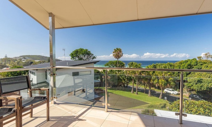 Blueys Beach House | Escape to Breakaway @ Blueys with Oceanfront Views