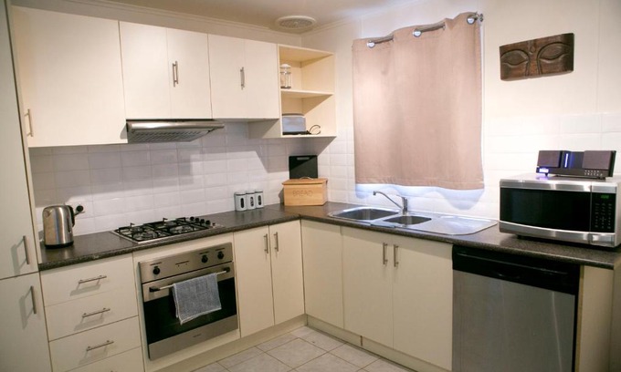 Coober Pedy House | Incredible Breakaway Views at 374 ALP ST with Family Amenities