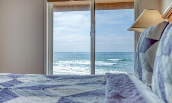 Neskowin House | Guest Rated 10/10 at Breakers Beach House #7 with Breakfast