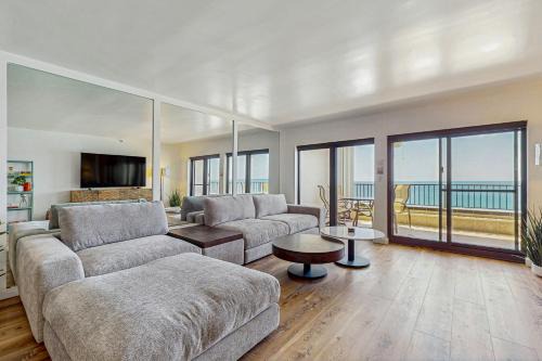 Destin Apartment | Beachfront Getaway at Breakers East 1203 with Pool Access