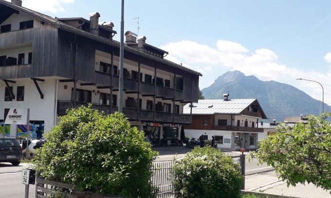 Pieve di Cadore Apartment | Scenic Breakfast with Mountain Views and Family-Friendly Amenities