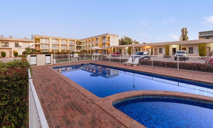 Queanbeyan Hotel | Explore BreakFree Queanbeyan: Family-Friendly with Pool