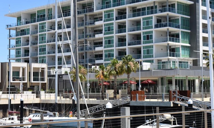 New Port Apartment | Relax at Breakwater Apartment: 4-Star Retreat with Spa