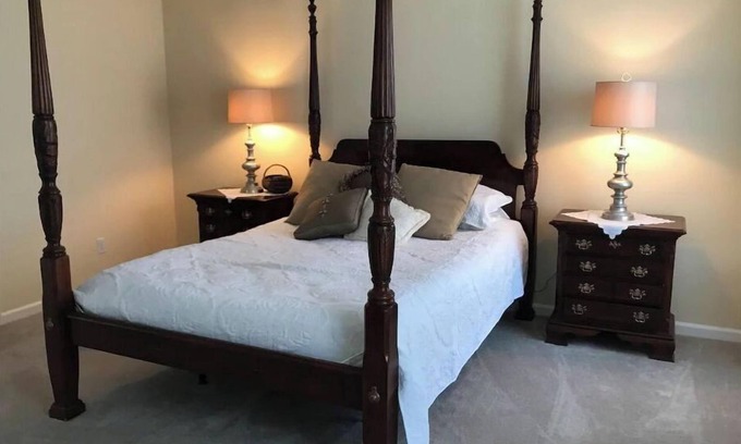Bluffton House | Relax and Unwind: Pet-Friendly Stay for 6 Guests