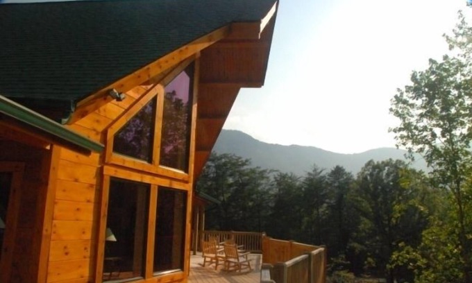 Lake Lure Cabin | Unforgettable Log Mountain Lodge at Rumbling Bald Resort