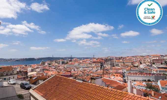 Sao Cristovao e Sao Lourenco Apartment | Breathtaking River & City View in Alfama Castle Apartment