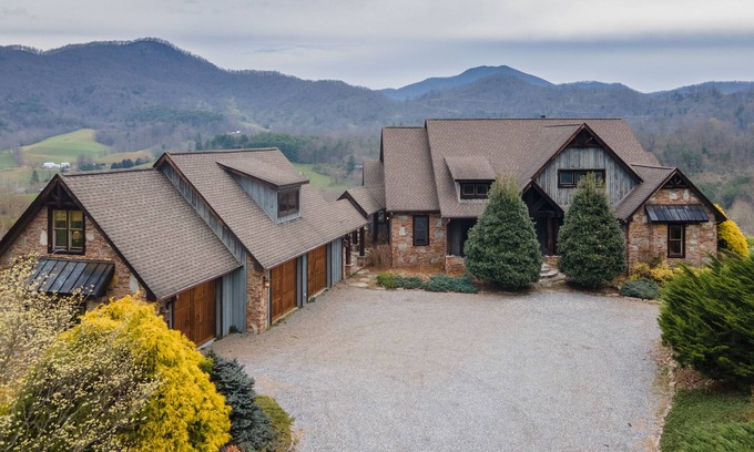 River Ridge House | Cozy Riverfront Home with Game Room & Pet-Friendly Vibes