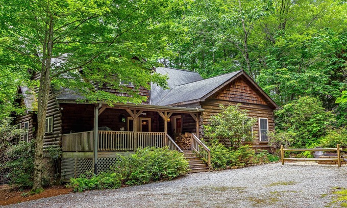Lake Toxaway House | Refresh in Mountain Air: Family-Friendly Retreat Awaits