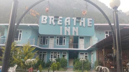 Kasol House | Cozy Breathe Inn: Oceanfront Pet-Friendly Retreat