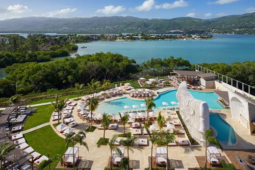 Montego Bay Resort | Indulge at Breathless Montego Bay with Oceanfront Amenities