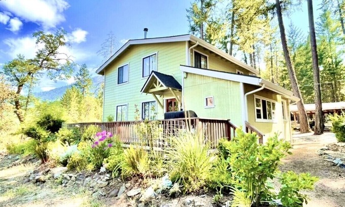 Jacksonville House | Serene Applegate River Retreat with Gym, Game Room & Sauna
