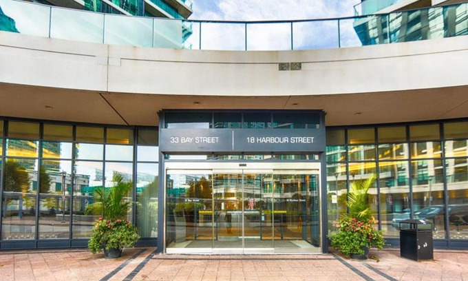 Downtown Toronto Apartment | Scenic CN Tower & Lakeview Retreat in Downtown