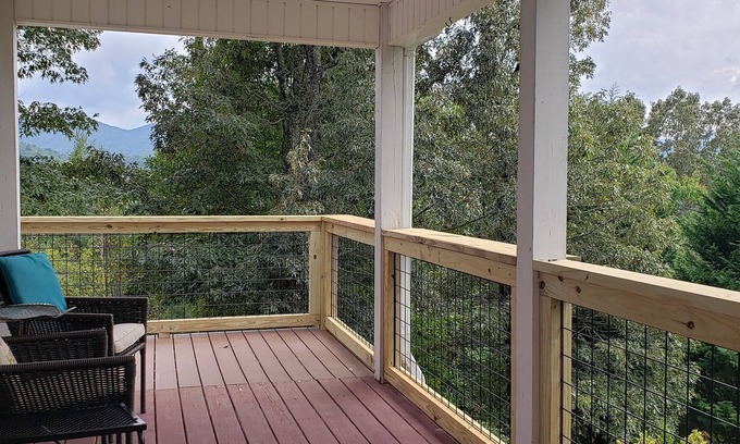 Hiawassee House | Experience Lake & Mountain Views Near the Appalachian Trail