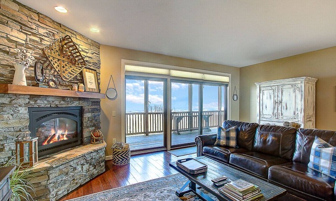 Sugar Mountain Condo | Plan Your Fall Getaway: Enjoy Breakfast and Changing Leaves!