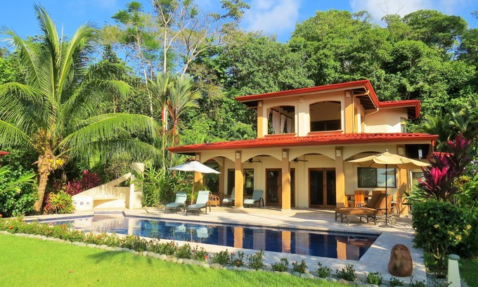 Ballena House | Oceanfront Retreat: 10/10 Guest Rated, Steps from the Beach