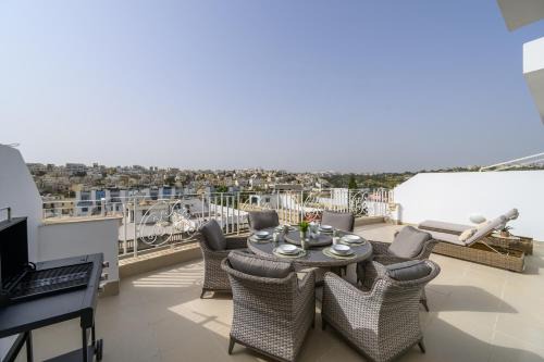 Tal-Ghoqod Apartment | Exquisite Penthouse at Crimson Court - 10/10 Guest Rated