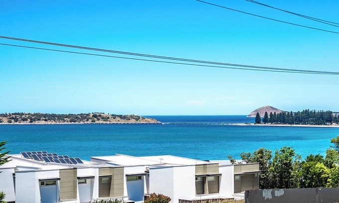 McCracken House | Breathtaking Sea Views at Bennys