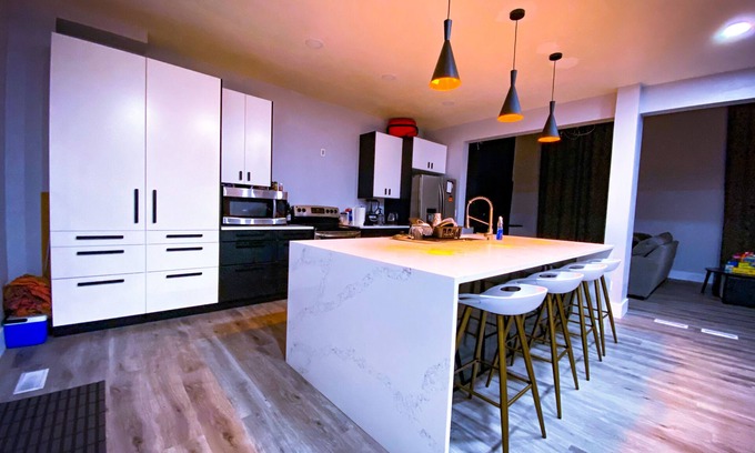 Draper House | Unforgettable Valley Views with Family-Friendly Amenities
