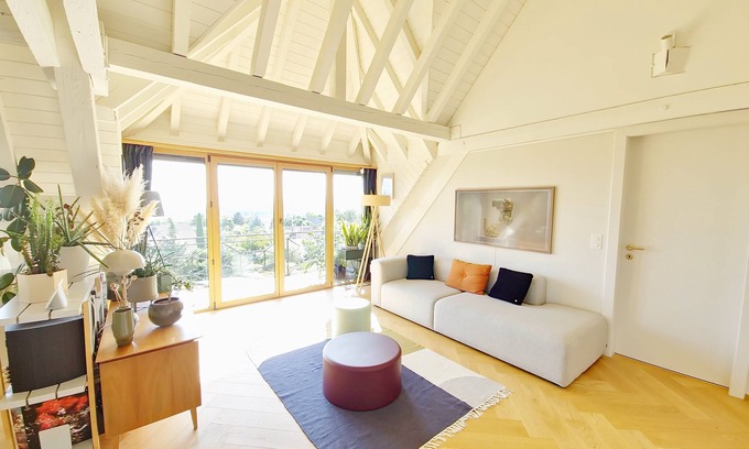 Jouxtens-Mezery Apartment | Captivating Views of Lake Geneva Await You at Our Hotel