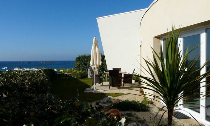 Cleder Apartment | Scenic Waterfront Apartment with Pool & 10/10 Guest Rating