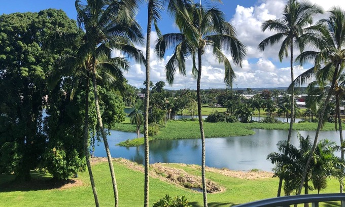 Hilo Condo | Unforgettable 2 Bd Condo with Pool & Ocean Views