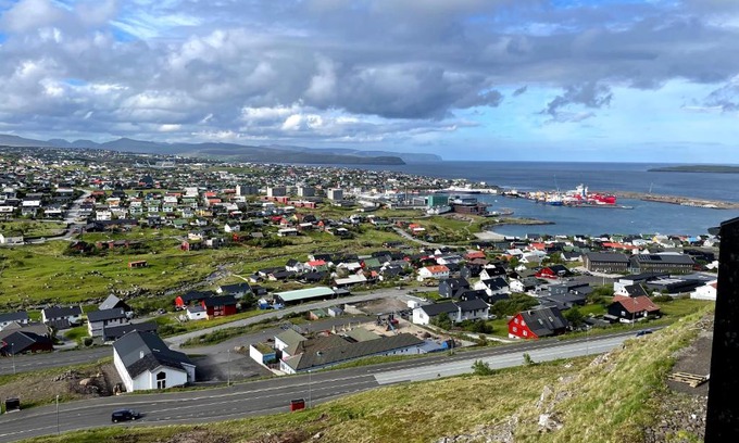Streymoy Apartment | Scenic Retreat with 5 Bedrooms and Child-Friendly Perks
