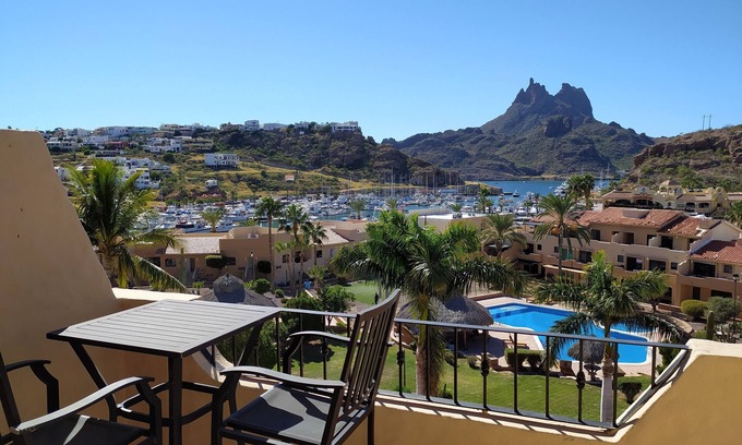 San Carlos Condo | Scenic Oceanfront Retreat - Ideal for Family Getaways