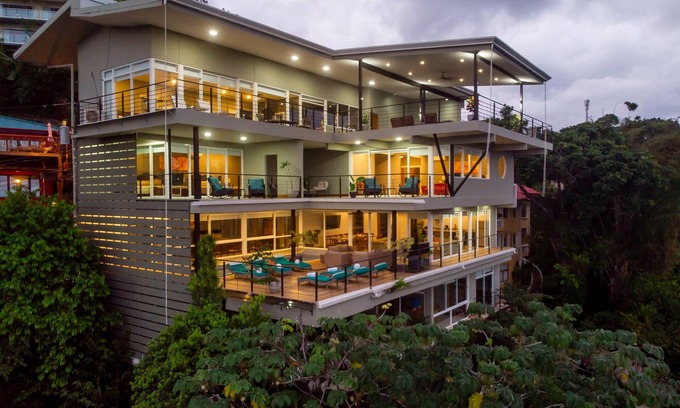 Manuel Antonio Villa | Experience a Breathtaking Villa with Ocean Views & Pool
