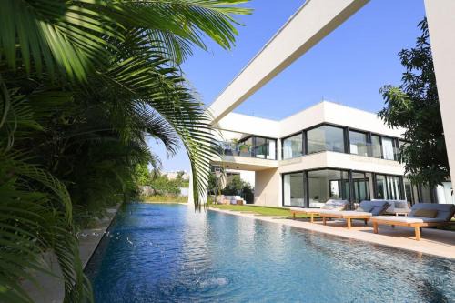 Herzliya Pituach Apartment | Elegant Villa with Pool & Sauna Steps from the Beach