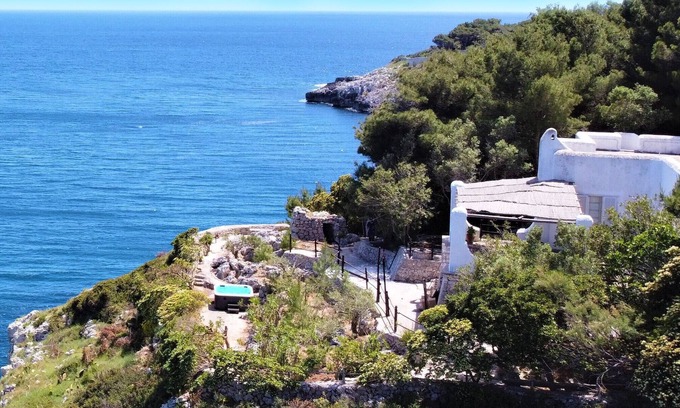 Castro Marina Villa | Exquisite Villa with Whirlpool & Ocean Access, Rated 9/10