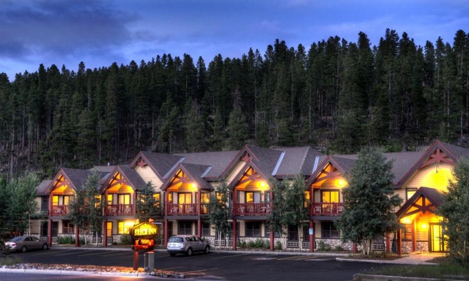 Breckenridge Hotel | Comfortable Stay at Breck Inn - Pet & Child Friendly