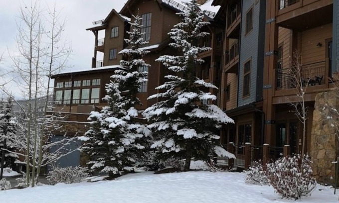 Breckenridge Resort | Experience Spring Skiing at Breckenridge Grand Lodge Resort