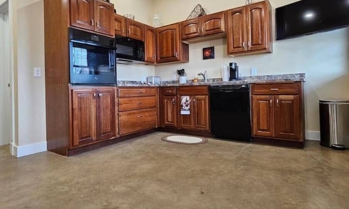 Grove City Apartment | Discover The King's Suite: Perfect for Families and Groups