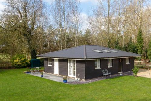 Hockwold cum Wilton House | Relaxing Breckland Cottage - Secluded Family Retreat