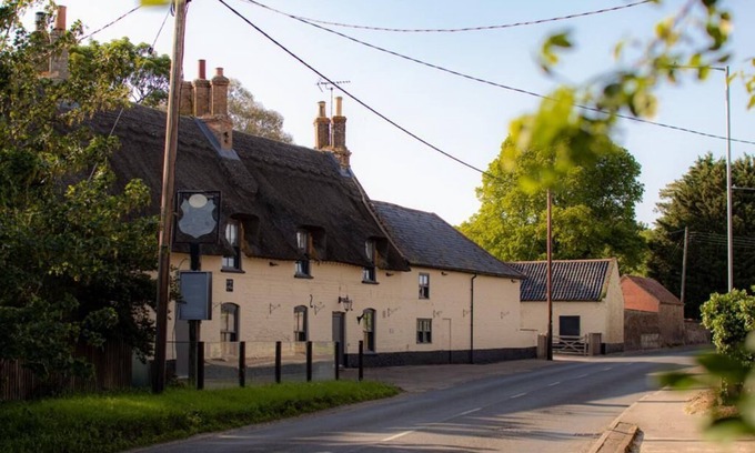 Hockwold cum Wilton Villa | Cozy Breckland Cottage: Family-Friendly Retreat on Norfolk Border