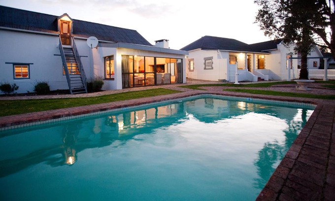 Bredasdorp Bed & Breakfast | Discover Bredasdorp Country Manor: 4-Star Comfort & Pool