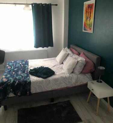 Seisdon House | Family-Friendly Getaway at Bree and Geesi - Rated 9/10