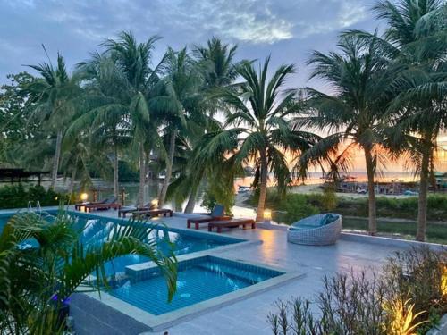 Wok Tum Resort | Beachfront Breeze Bay Villa with Pool and Ocean Views