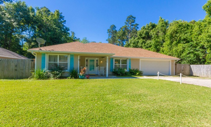 Gulf Shores House | Pet-Friendly Breeze Blu Inn with Ocean View & Prime Location