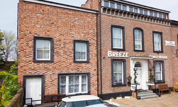 Bootle Bed & Breakfast | Cozy Breeze Guest House: Pet Friendly & Accessible Stay