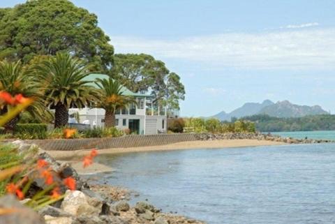 Parua Bay House | Cozy Breeze Inn with Oceanfront Views and Pet-Friendly Rooms