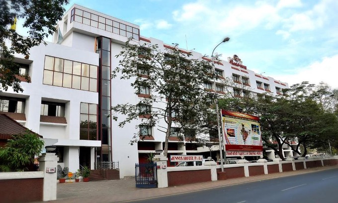 Tiruchirappalli Hotel | Relax at Breeze Residency with Pool & Family-Friendly Perks