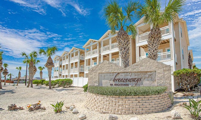 Corpus Christi House | Discover Breezeways: Pet-Friendly Haven with Pool Access