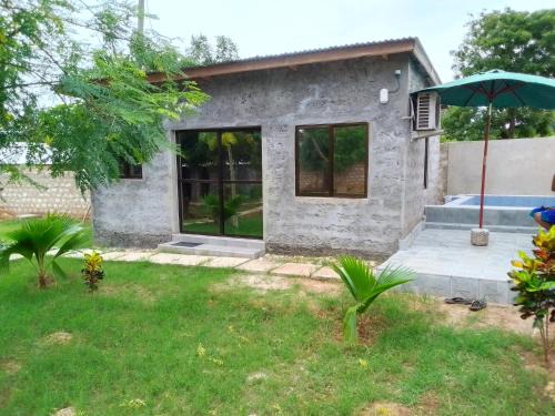 Vipingo Hotel | Relax at BreezHub Residence: Ocean View & Family-Friendly