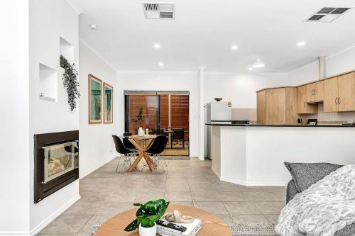 Port Noarlunga House | Beachfront Escape at Breezy B on the Esplanade