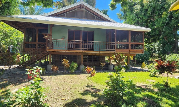 Palmetto Bay House | Beachfront Bungalow with Pool, Bar & Grill - Perfect Retreat
